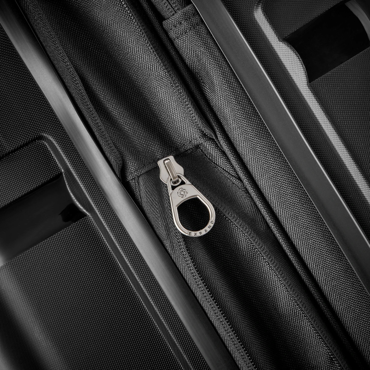 Samsonite Outline Pro Medium Spinner - Black 13 Samsonite Outline Pro Medium Spinner - Black - Image 11